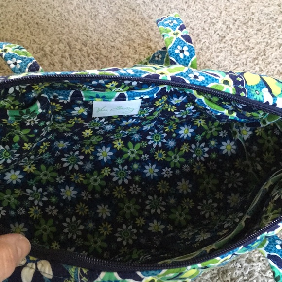 NWOT-Vera Bradley bag with matching cosmetic bag - Picture 8 of 13